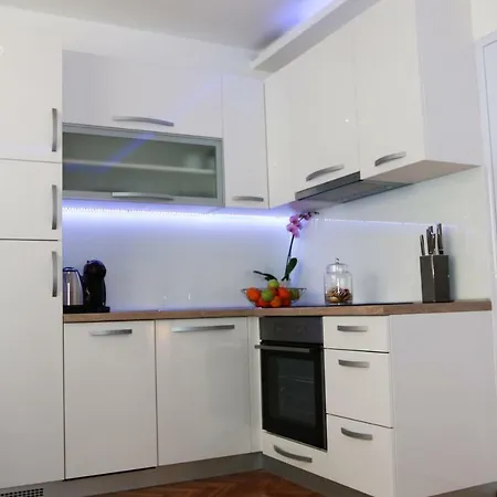 Apartment Dina, Self Check In 0-24 Karlovac Exterior photo