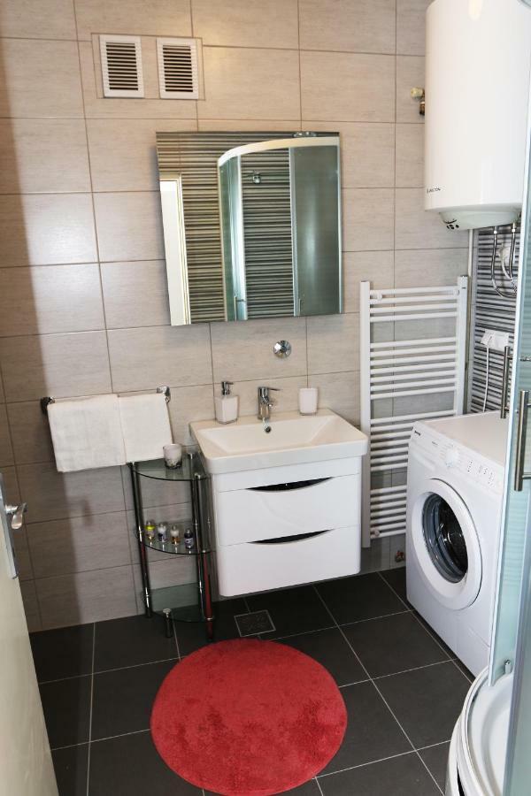Dina, Self Check In 0-24 Apartment *