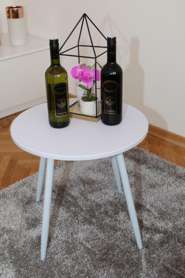 Dina, Self Check In 0-24 * Karlovac