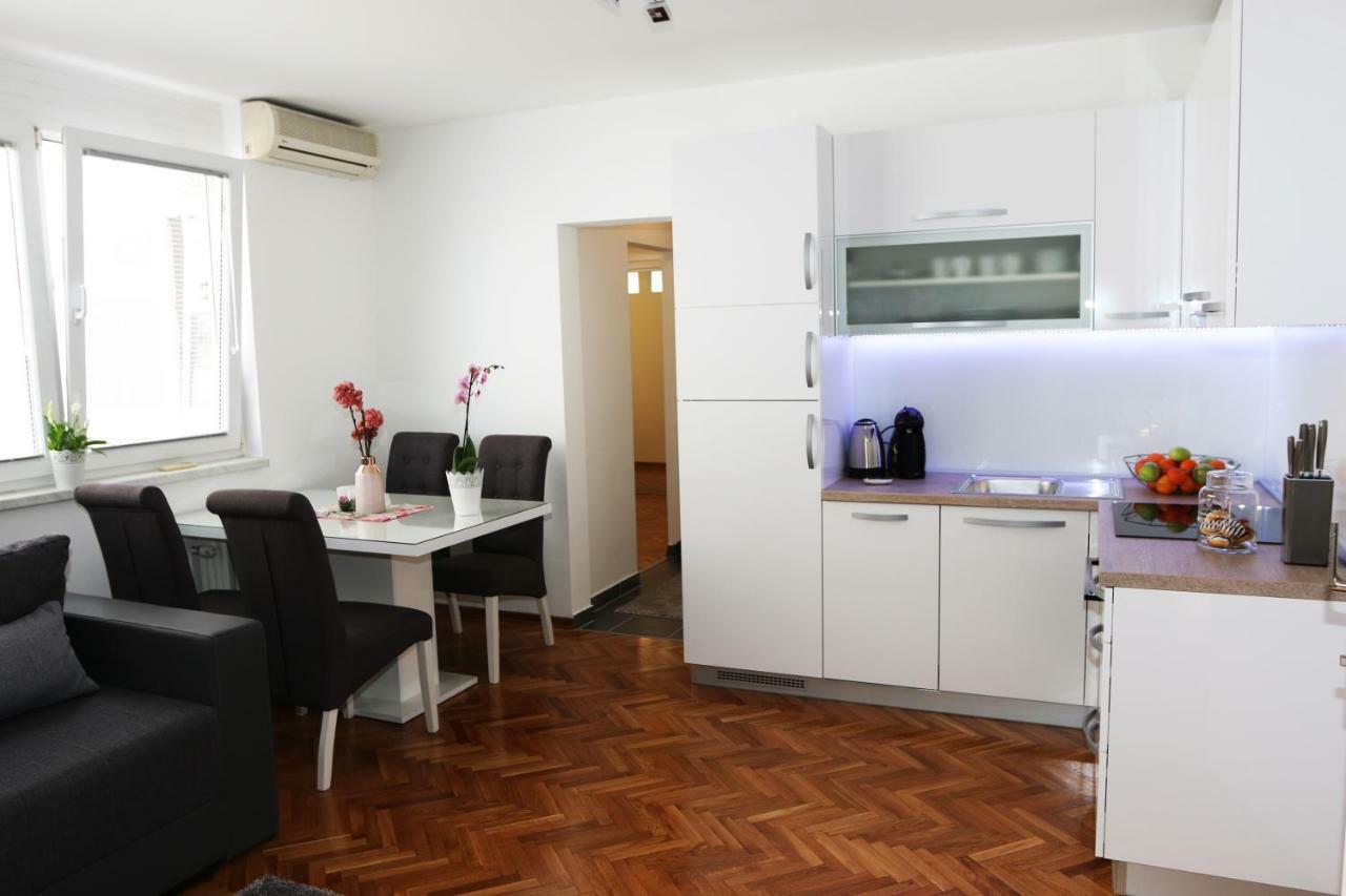 Dina, Self Check In 0-24 Apartment Karlovac